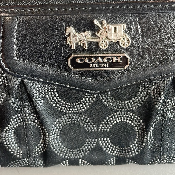 Coach zip wallet black canvas/leather with C stitching details in excellent cond - Picture 3 of 11